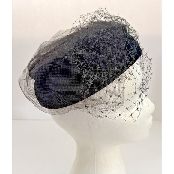 Vintage 1950s Gene Doris New York Black Velvet Fascinator Veiled Hat w/Feathers main image 7